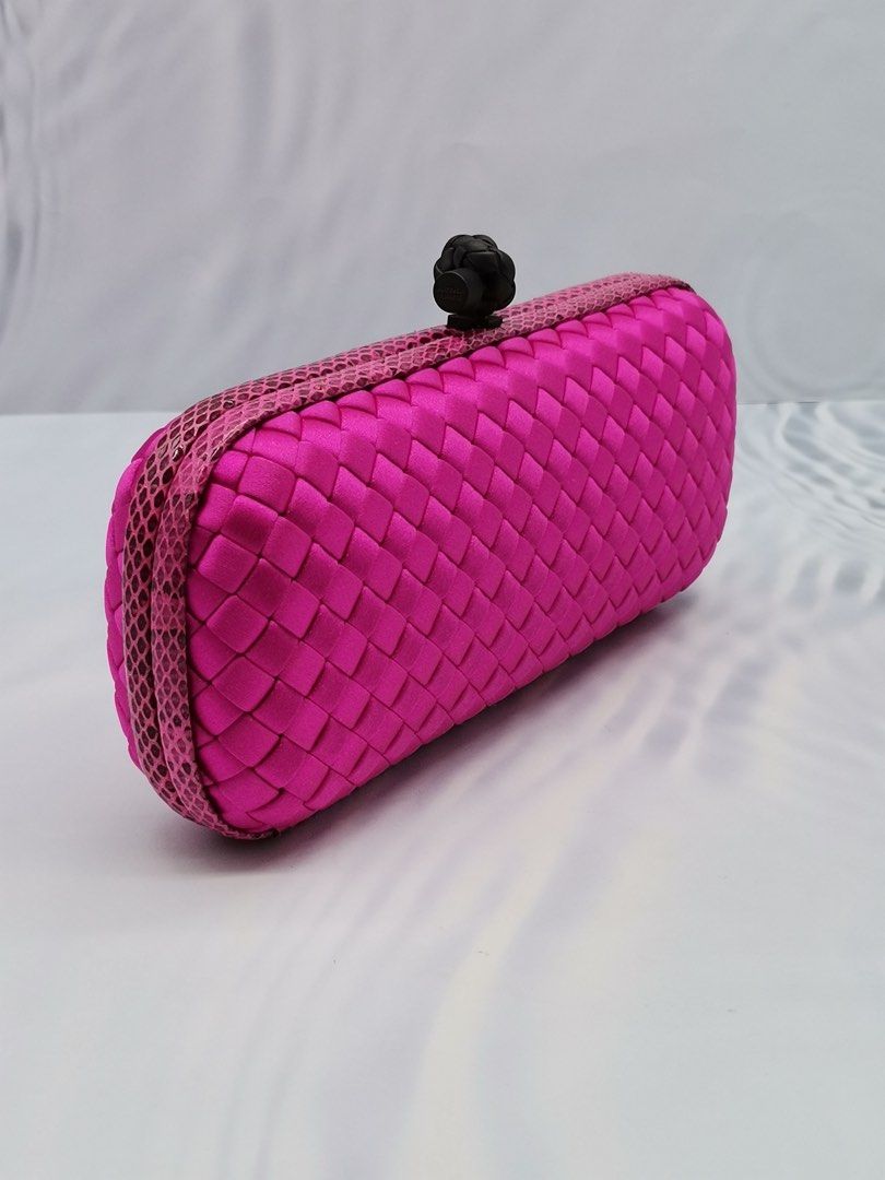 Bottega veneta 2024 clutch sale