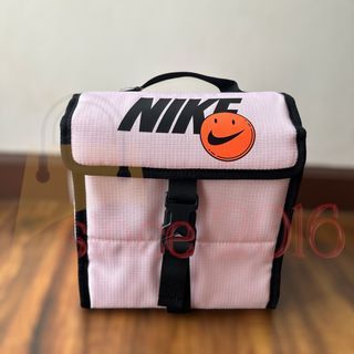Nike Swoosh Smile Lunch Bag (Pink Foam) 7.5L