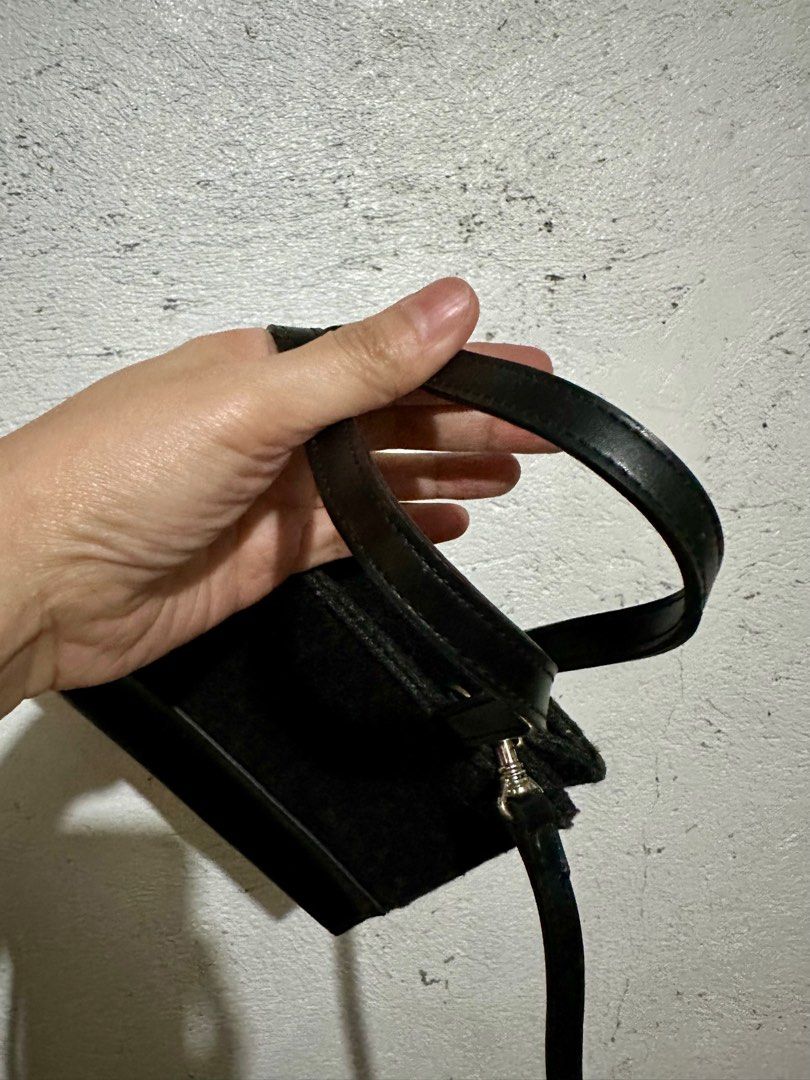Nine West Mini (Category: Purses & Pouches) located in Quezon City. Submitted by leilopez (Listing ID 1282841816, Image 3). Description: Tsor QC area 7x7.