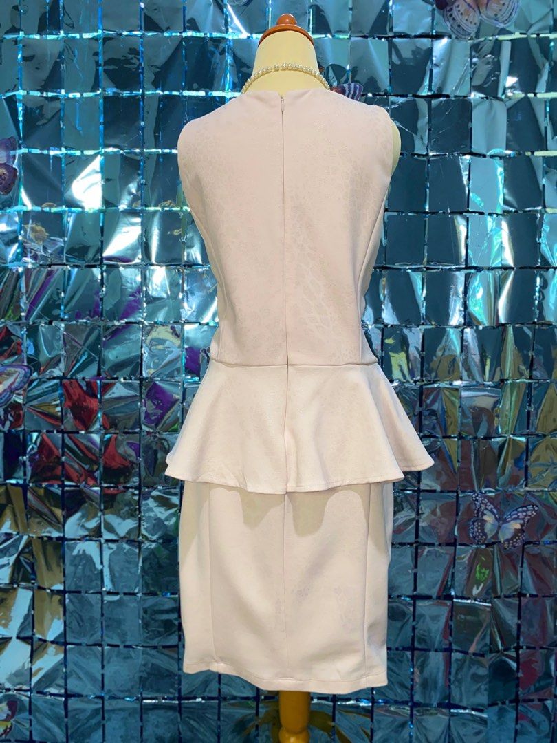 Jackie jon short hotsell sleeve peplum dress