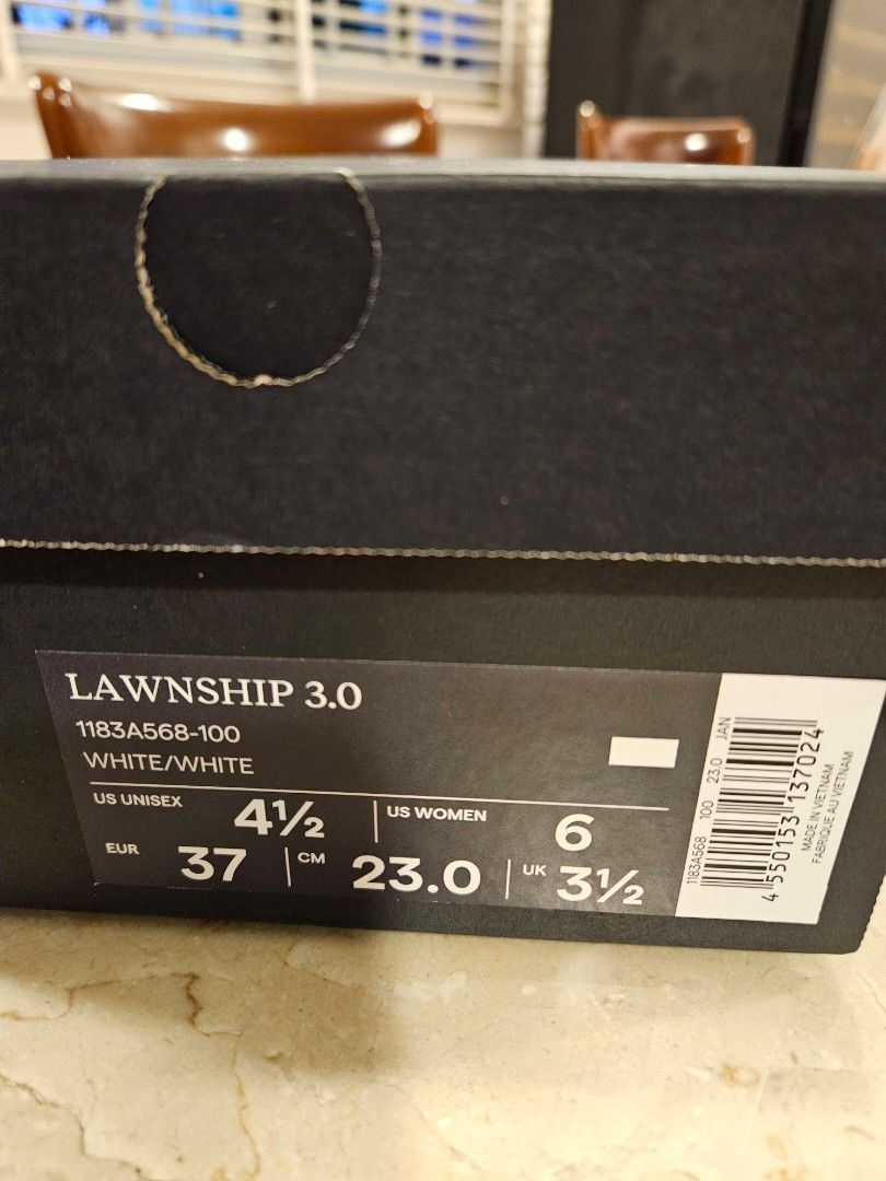 Onitsuka Tiger shoe (white) (Category: Sneakers) located in Singapore. Submitted by judy9100.1 (Listing ID 1282923740, Image 3). Description: bought brand new from Osaka. change of mind and decidd to sell. comes in box and Tiger shopping bag..