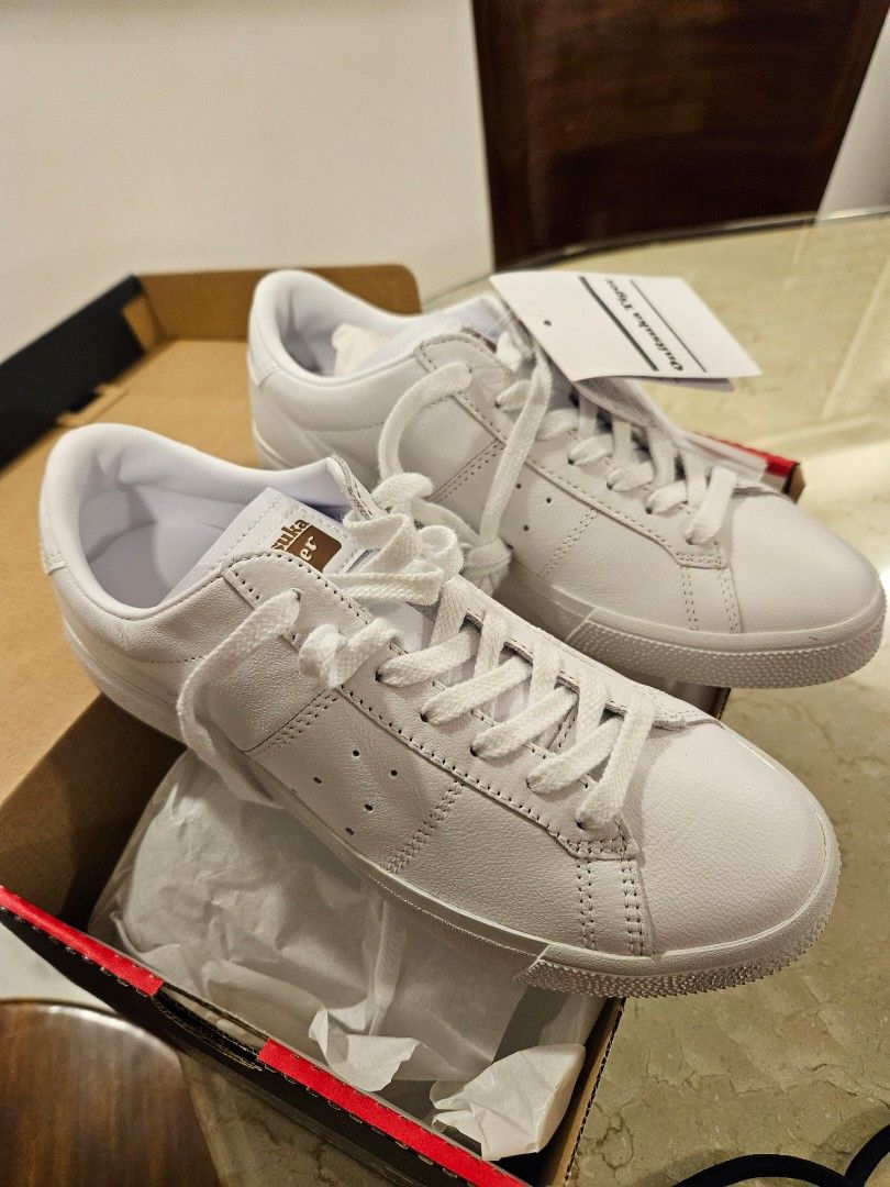 Onitsuka Tiger shoe (white) (Category: Sneakers) located in Singapore. Submitted by judy9100.1 (Listing ID 1282923740, Image 1). Description: bought brand new from Osaka. change of mind and decidd to sell. comes in box and Tiger shopping bag..