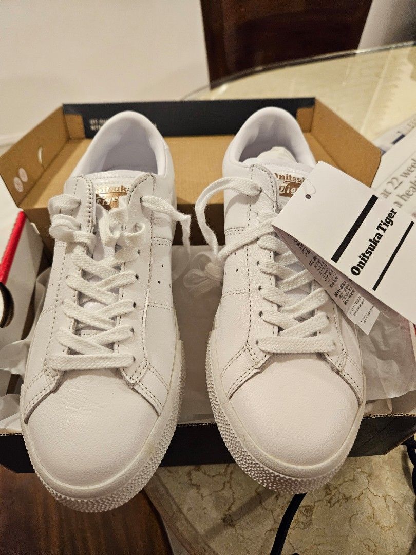 Onitsuka Tiger shoe (white) (Category: Sneakers) located in Singapore. Submitted by judy9100.1 (Listing ID 1282923740, Image 2). Description: bought brand new from Osaka. change of mind and decidd to sell. comes in box and Tiger shopping bag..