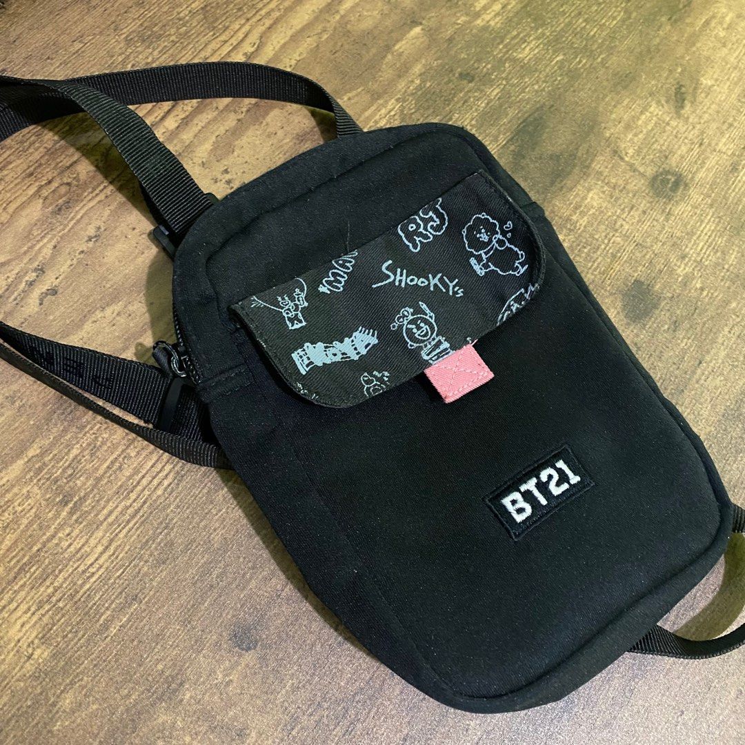 Penshoppe BT21 Sling Bag (Category: Cross-body Bags) located in Quezon City. Submitted by wapadada (Listing ID 1282869524, Image 1). Description: Bought last 2022. Needs cleaning. Note: Once I accepted your offer, it’s already reserved to you. Let’s not waste each other’s time :).