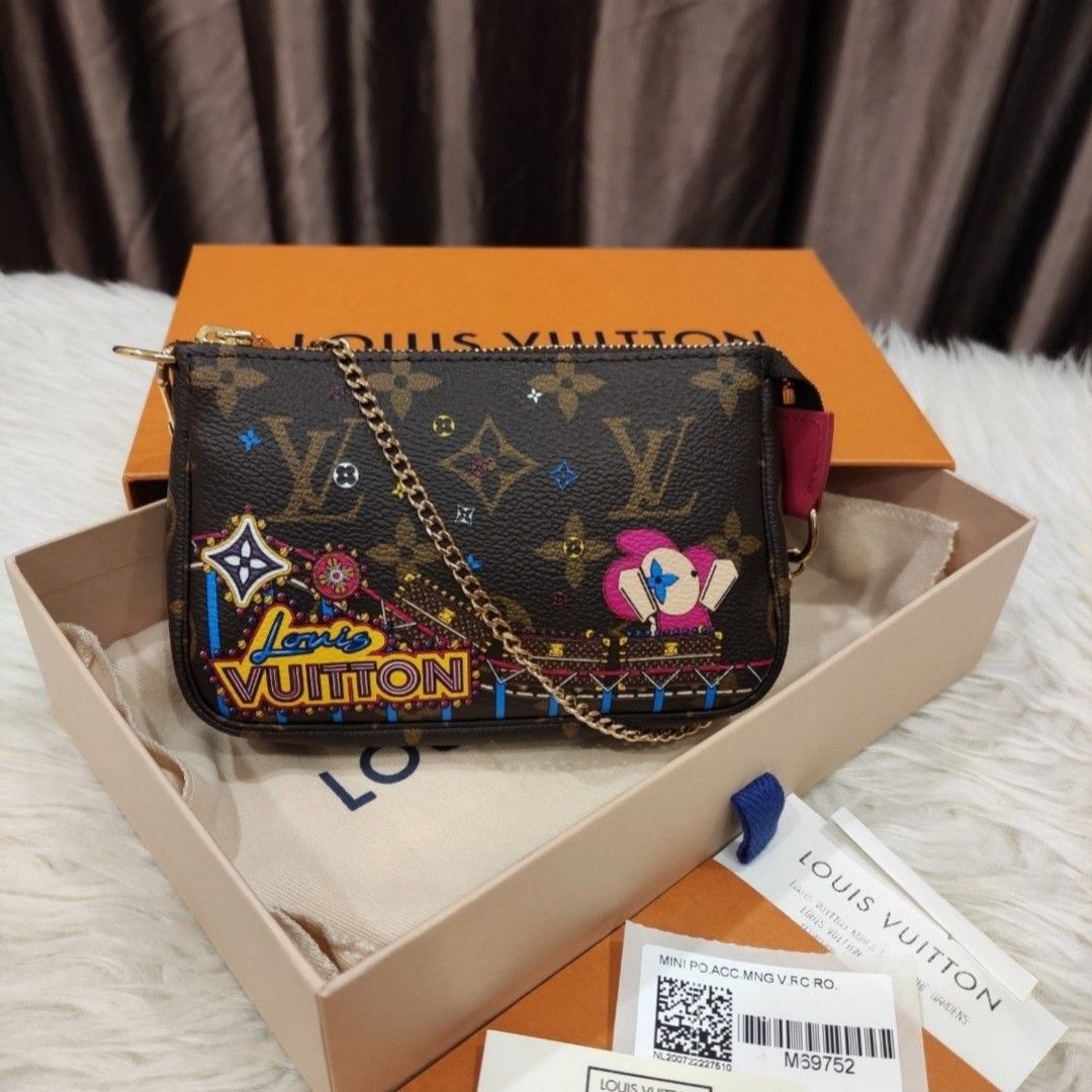 Mini pochette on sale preloved