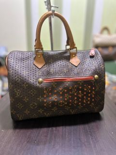 (Category: ) located in . Submitted by preloved.brand2023 (Listing ID 1283019636, Image 1). Description: .