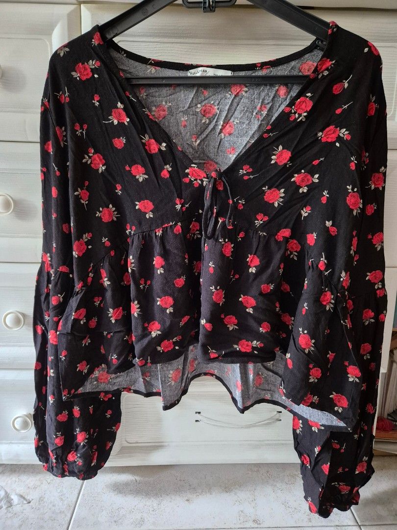 Pull bear] floral blouse, Women's Fashion, Tops, Blouses on