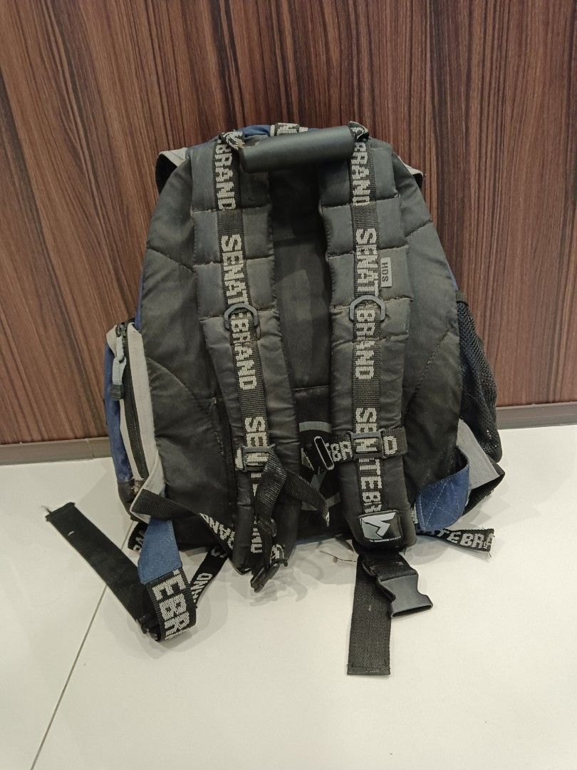Senate skate backpack top