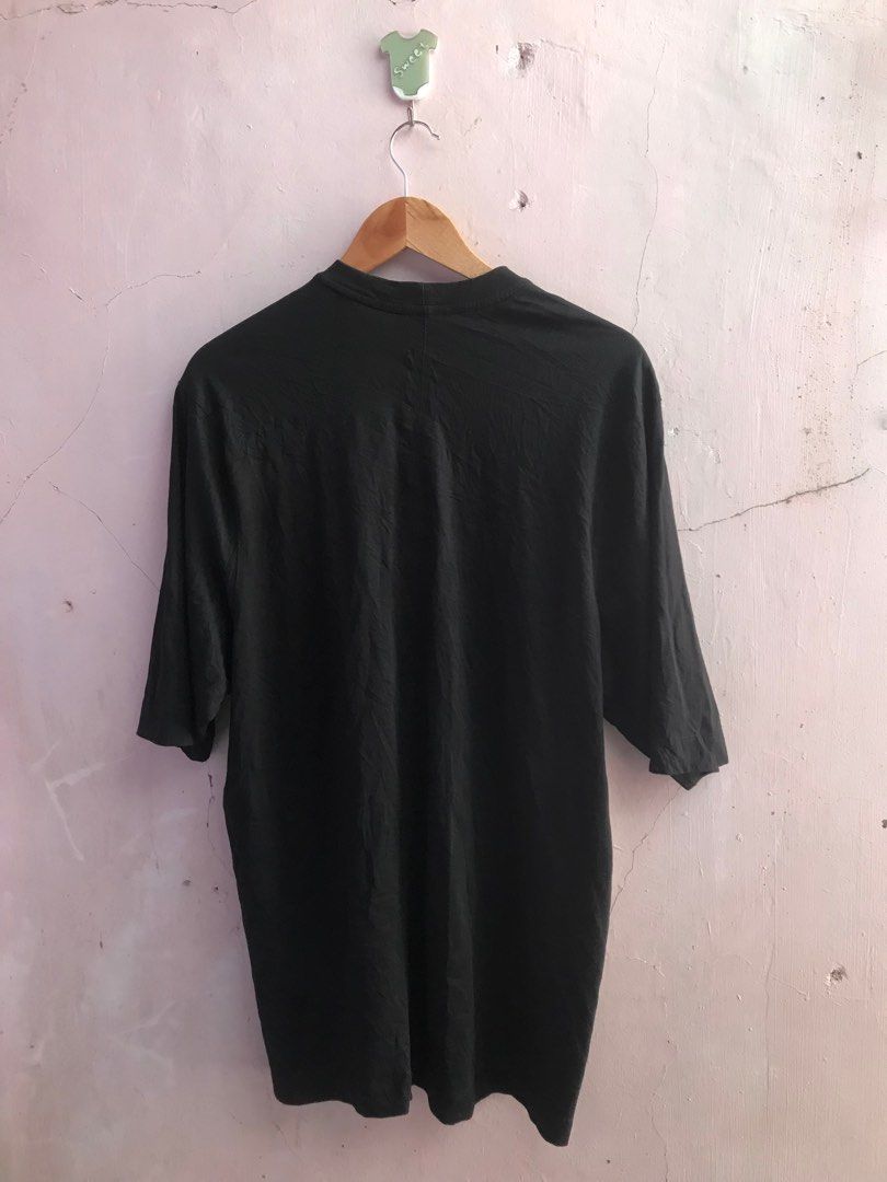 Rick Owens jumbo tee (Category: Tshirts & Polo Shirts ) located in Zamboanga. Submitted by alzuldik (Listing ID 1282835211, Image 3). Description: Ric Owens Size large W22 L32 Verygood Condition Colorate 9.5/10 Issue nasa last pic one pinhole Price : 900 pesos.