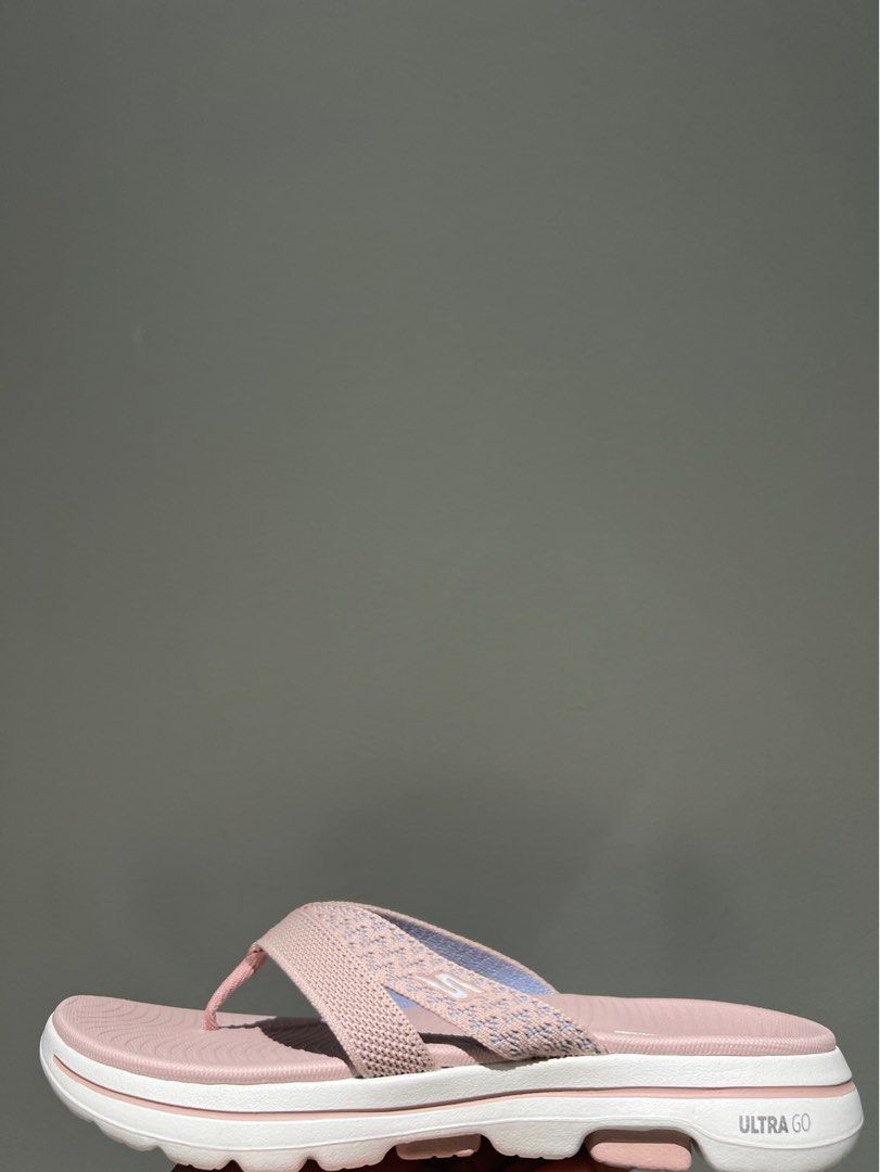 Skechers women's go store walk 5-sun kiss flip-flop