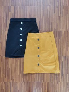 Skirt with button