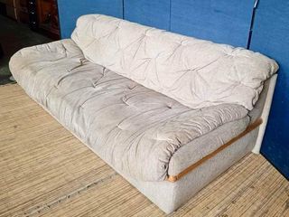 Sofa / Daybed
80”L x 38”W x 15”SH
Php 9500
4 seater
Fabric seat
Bulky foam
In good condition