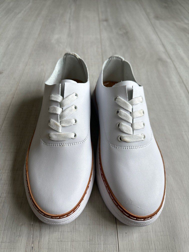 White ups hotsell sneakers