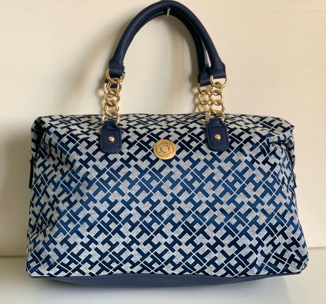 Tommy hilfiger navy best sale handbag