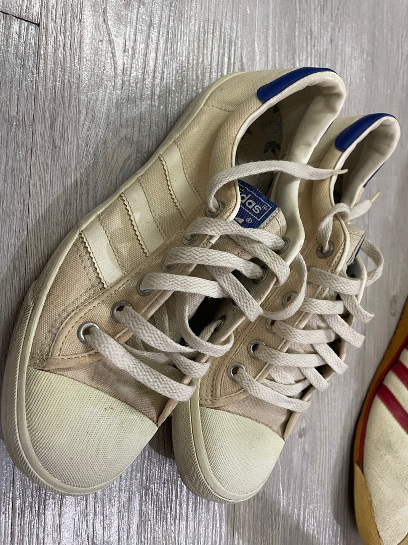 Vintage adidas tennis shoes top