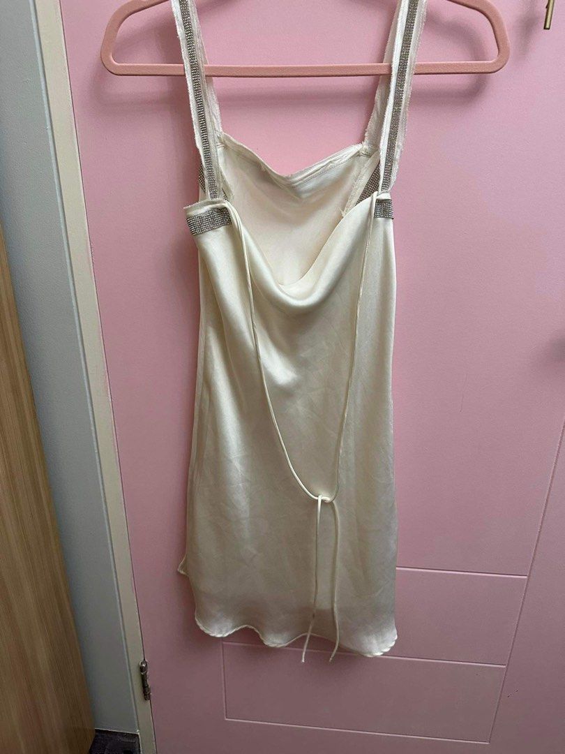Zara cream silk dress when worn nasa album na , Women's Fashion, Dresses &  Sets, Dresses on Carousell