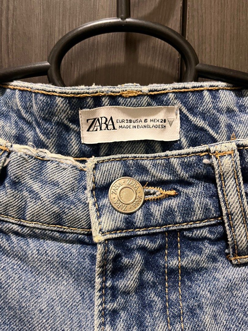 Zara denim mom shorrts (Category: Shorts) located in Pasig City. Submitted by yoursforless2 (Listing ID 1282971737, Image 2). Description: Used only once. No when worn because this is a bit too baggy on me, especially around the crotch area. Size EU 38, US 6. My waist is around 27-29, so this best fits 30 and up :).
