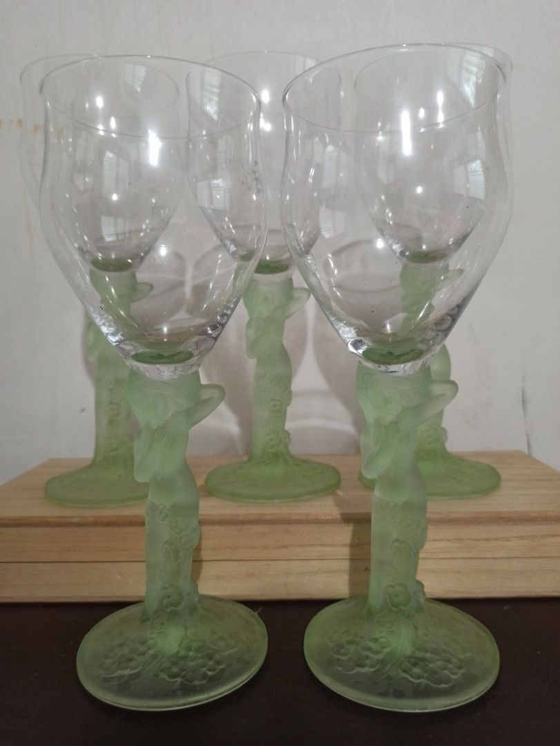 Aderia beer wine glass art deco (Category: Water Bottles & Tumblers) located in Iligan City. Submitted by mei.oredalas (Listing ID 1283126466, Image 2). Description: set of 5 8" h x 3"d collectible *as is where is.