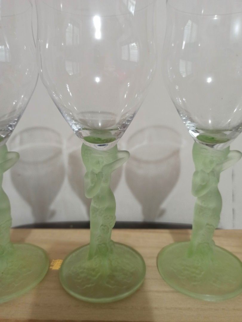 Aderia beer wine glass art deco (Category: Water Bottles & Tumblers) located in Iligan City. Submitted by mei.oredalas (Listing ID 1283126466, Image 3). Description: set of 5 8" h x 3"d collectible *as is where is.