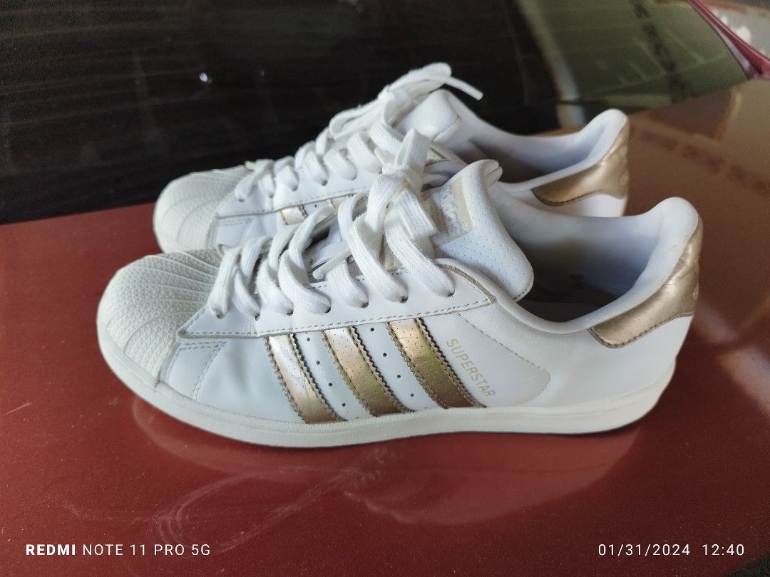 Adidas superstar rose deals gold stripe