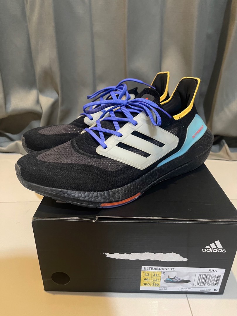 Adidas ultraboost size 46 Fesyen Pria Sepatu Sneakers di Carousell