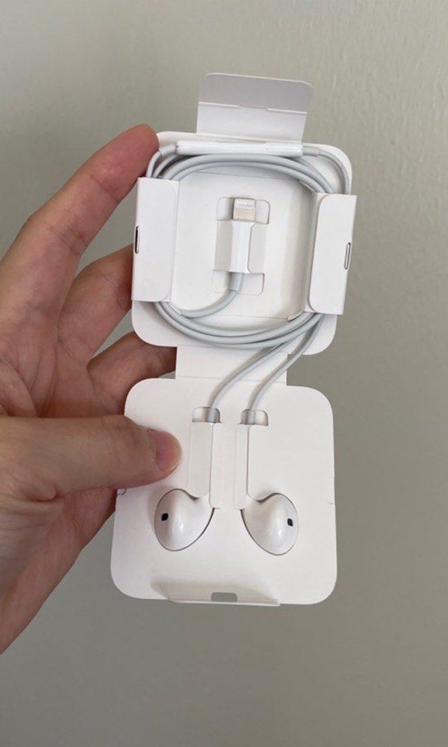 Apple Earphones (Category: Earphones) located in Sorsogon. Submitted by nix1026 (Listing ID 1283219956, Image 2). Description: .