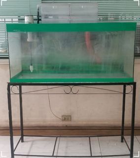 Aquarium set with stand with pump and trickle filter