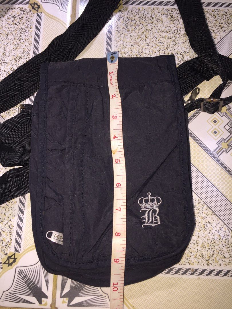 Bench Sling Bag (Category: Sling Bags) located in Manila. Submitted by joycu (Listing ID 1283204310, Image 2). Description: BENCH Original Sling Bag 1-pc only / color Black Php449 MOP: Gcash or Cash Meet up: Robinsons Manila Branch or Book and Shipping Fee are Shoulder by the Buyer. Thank you..