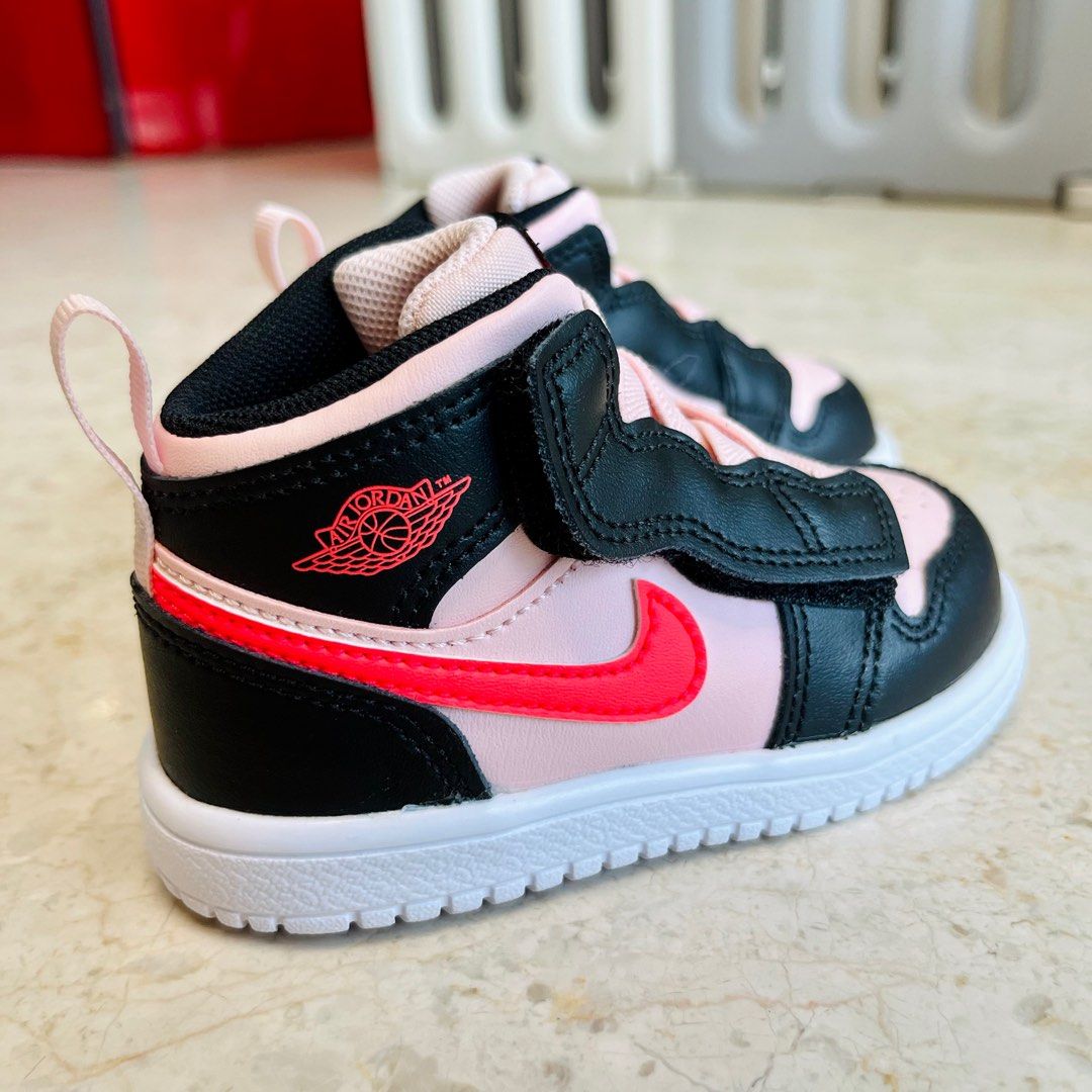 Nike air jordan sale 1 black and pink