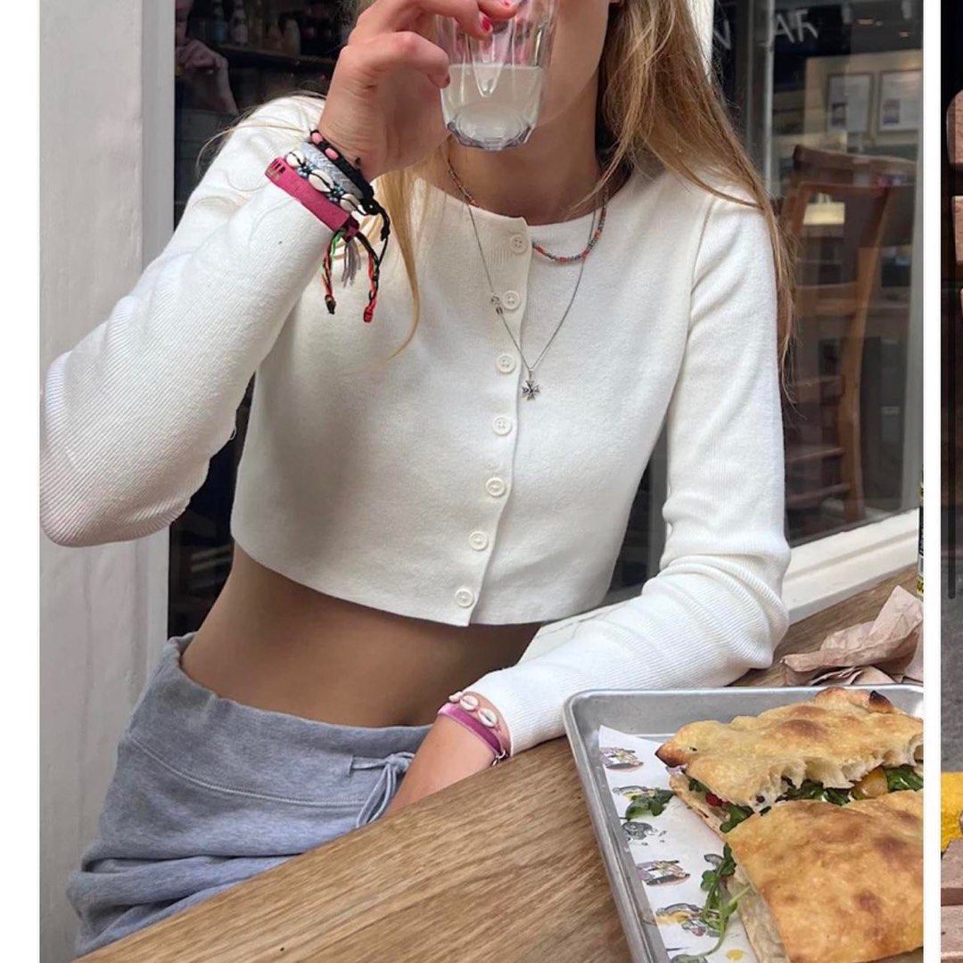 Brandy Melville Gina Longsleeve Top in White, Women's Fashion, Tops,  Longsleeves on Carousell