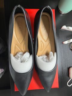 CLN Black pointed heels