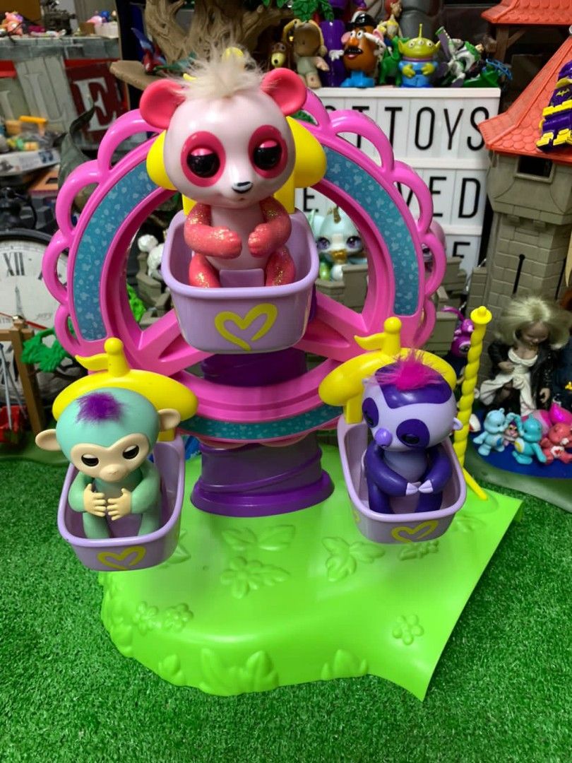 Fingerlings Ferris Wheel Playset