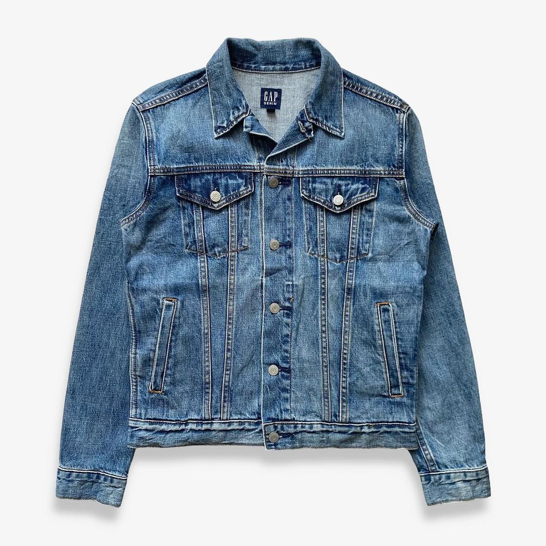 GAP Men s Body Fit Blue Washed Denim Jacket S M Fesyen Pria Pakaian Baju Luaran di Carousell