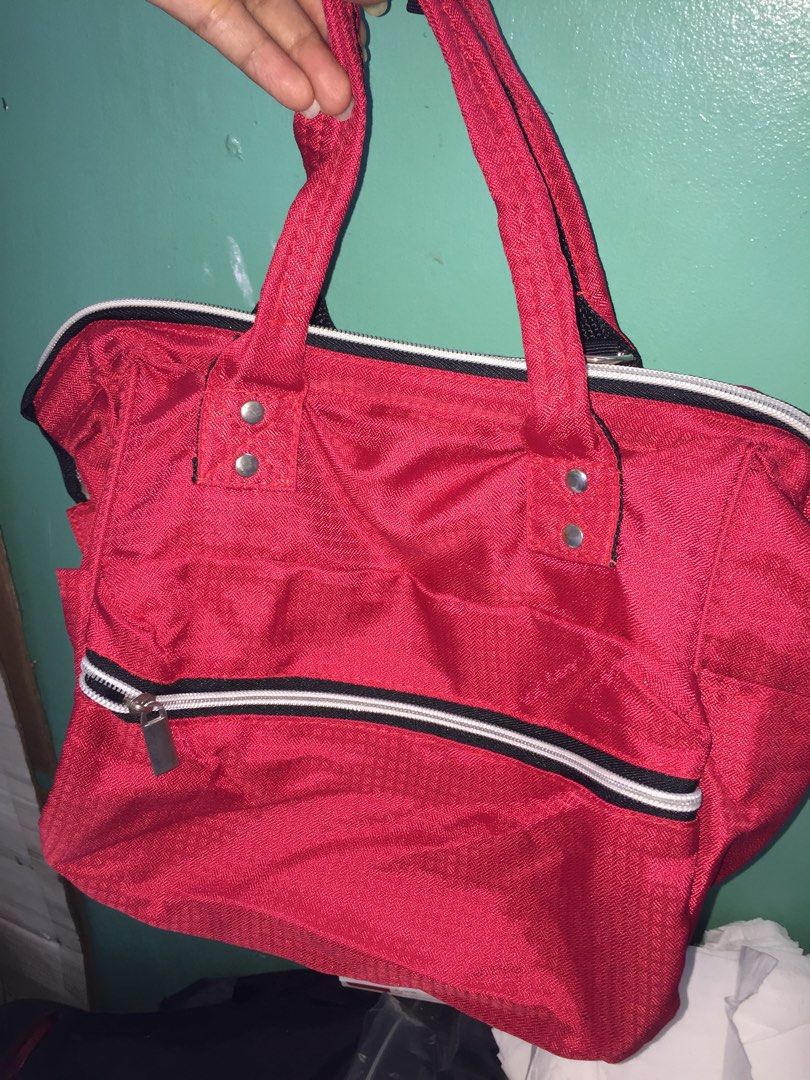 Handy Bag (Category: Shoulder Bags) located in Manila. Submitted by joycu (Listing ID 1283206334, Image 1). Description: Handy Bag 1-pc only / color RED Tupperware brands Php399 MOP: Gcash or Cash Meet up: Robinsons Manila Branch or Book and Shipping Fee are Shoulder by the Buyer. Thank you..