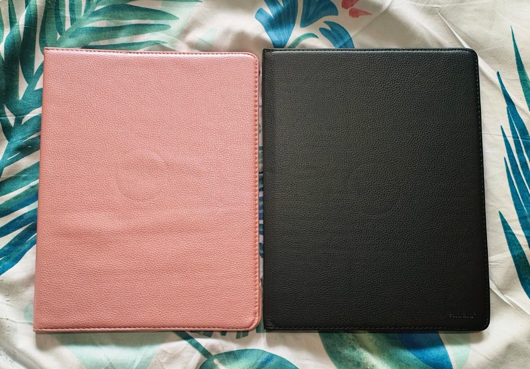 IPAD PRO 12.9 (2020/21/22) CASE - ROSE GOLD (Category: Cases & Sleeves) located in Quezon City. Submitted by lovesadhappy (Listing ID 1283152899, Image 3). Description: IPAD PRO 12.9 (2020/21/22) CASE TYPE: ROTATE LEATHER CASE COLOR: ROSE GOLD Original price: 300 PHP RFS: wrong size; my ipad pro 12.9" is 2017 version :( Also available in black! PRICE: 150 PHP + LSF MOP: GCASH/MAYA/BDO/BPI.