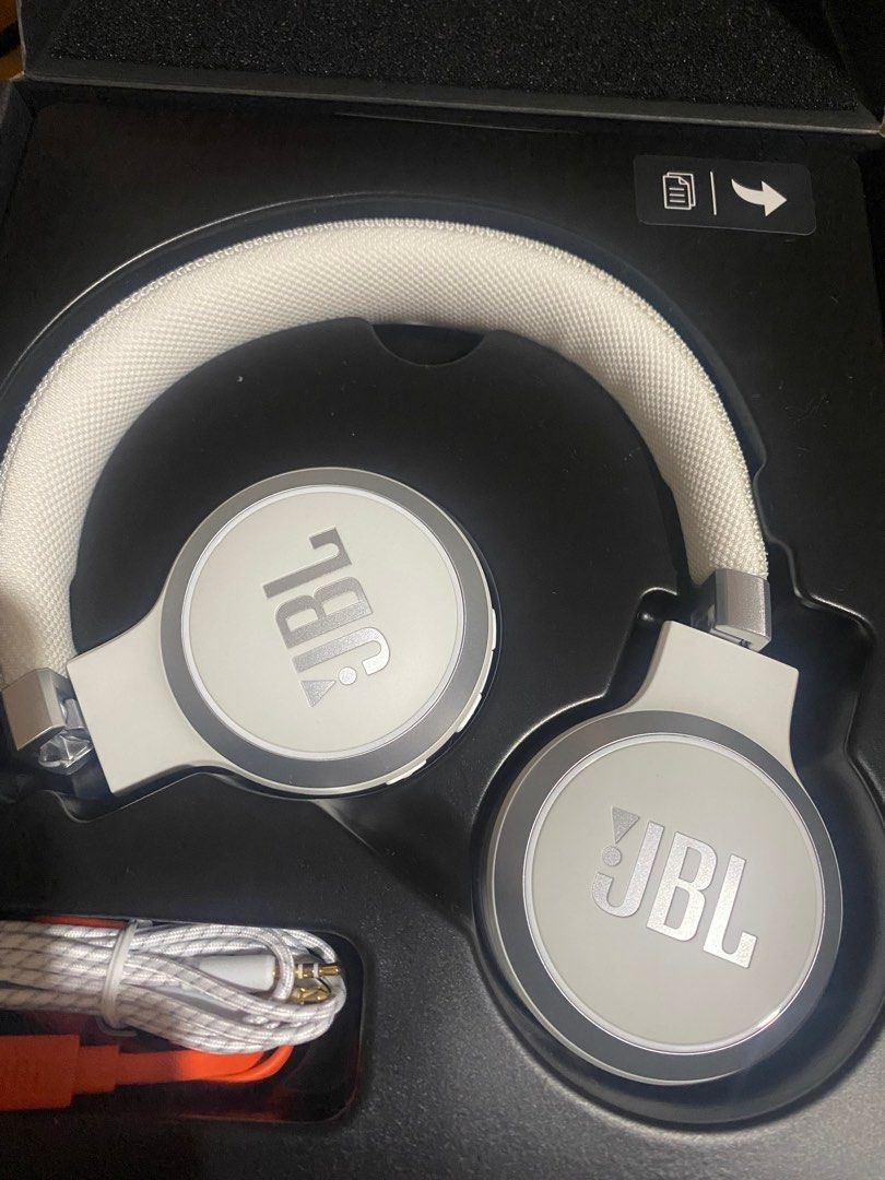 JBL LIVE 460 NC (Category: Headphones & Headsets) located in Taguig. Submitted by _jdee. (Listing ID 1283146977, Image 3). Description: JBL LIVE 460 NC Almost new. Rarely used since I still prefer using my airpods No issues.
