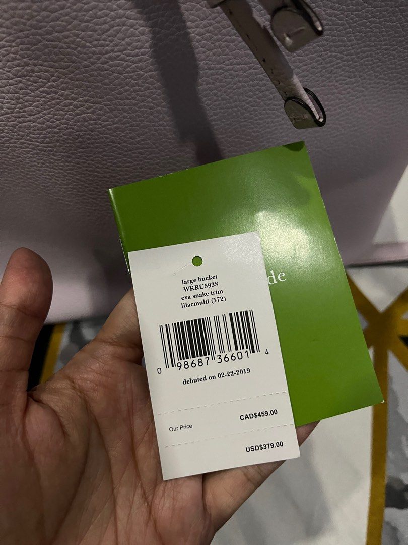 Katespade bucket bag (Category: Luxury Bags & Wallets) located in Makati City. Submitted by pochiiii (Listing ID 1283261305, Image 1). Description: Bought for 9k has flaw on the handle due to storage.