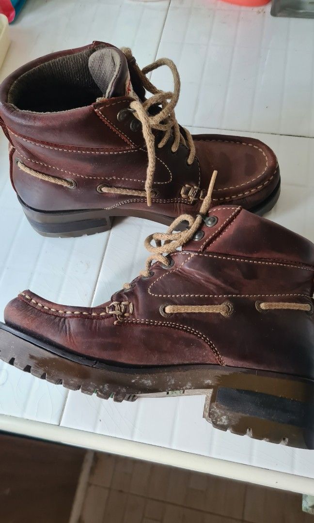 Kickers boots (Category: Boots) located in Singapore. Submitted by wyatt28 (Listing ID 1283176077, Image 2). Description: women size 38.