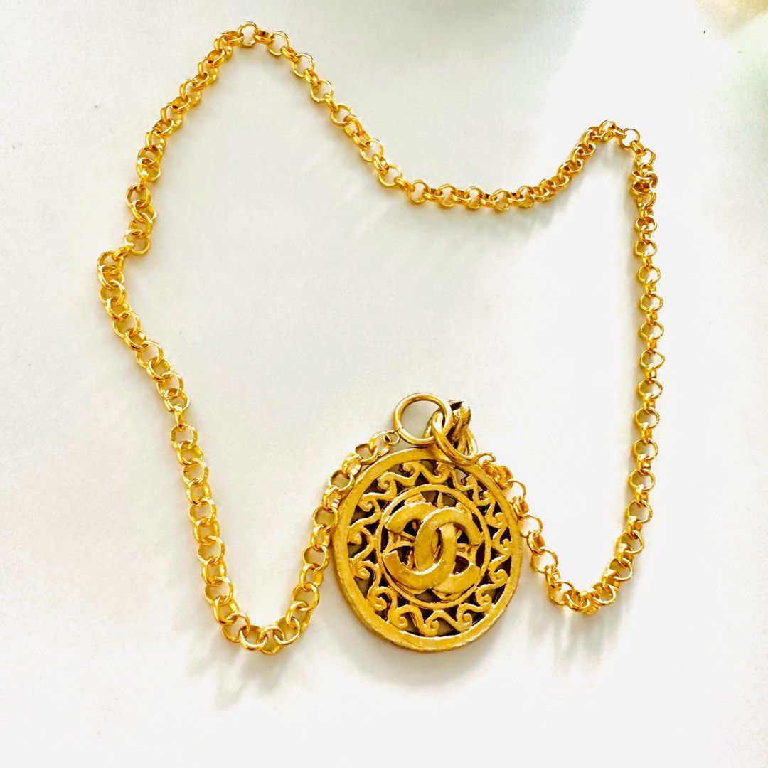 Chunky gold chanel deals necklace