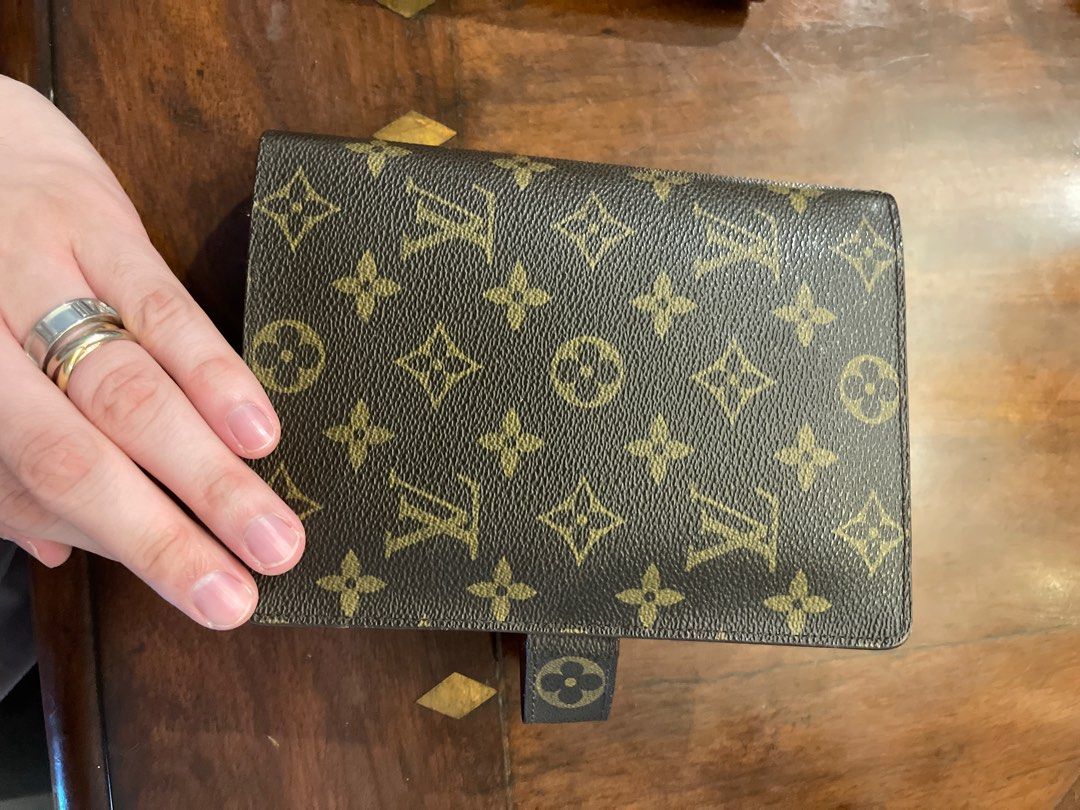 Louis Vuitton MM Agenda (Category: Luxury Bags & Wallets) located in Mandaluyong City. Submitted by olachicoas (Listing ID 1283172310, Image 1). Description: Vintage Louis Vuitton MM Agenda .