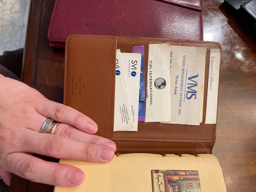 Louis Vuitton MM Agenda (Category: Luxury Bags & Wallets) located in Mandaluyong City. Submitted by olachicoas (Listing ID 1283172310, Image 3). Description: Vintage Louis Vuitton MM Agenda .