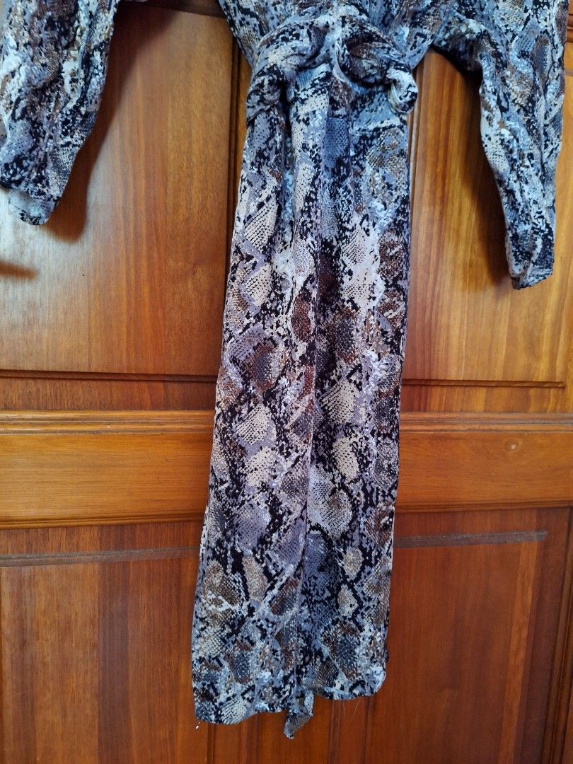 New Mango snakeskin print dress with waist tie XS uk 6 34 EU Women s Fashion Dresses Sets Dresses on Carousell