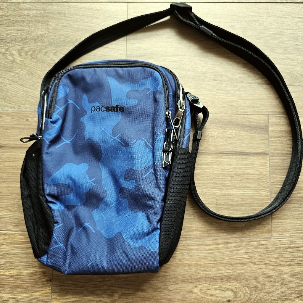 Pacsafe vibe 200 crossbody 2025 sling bag