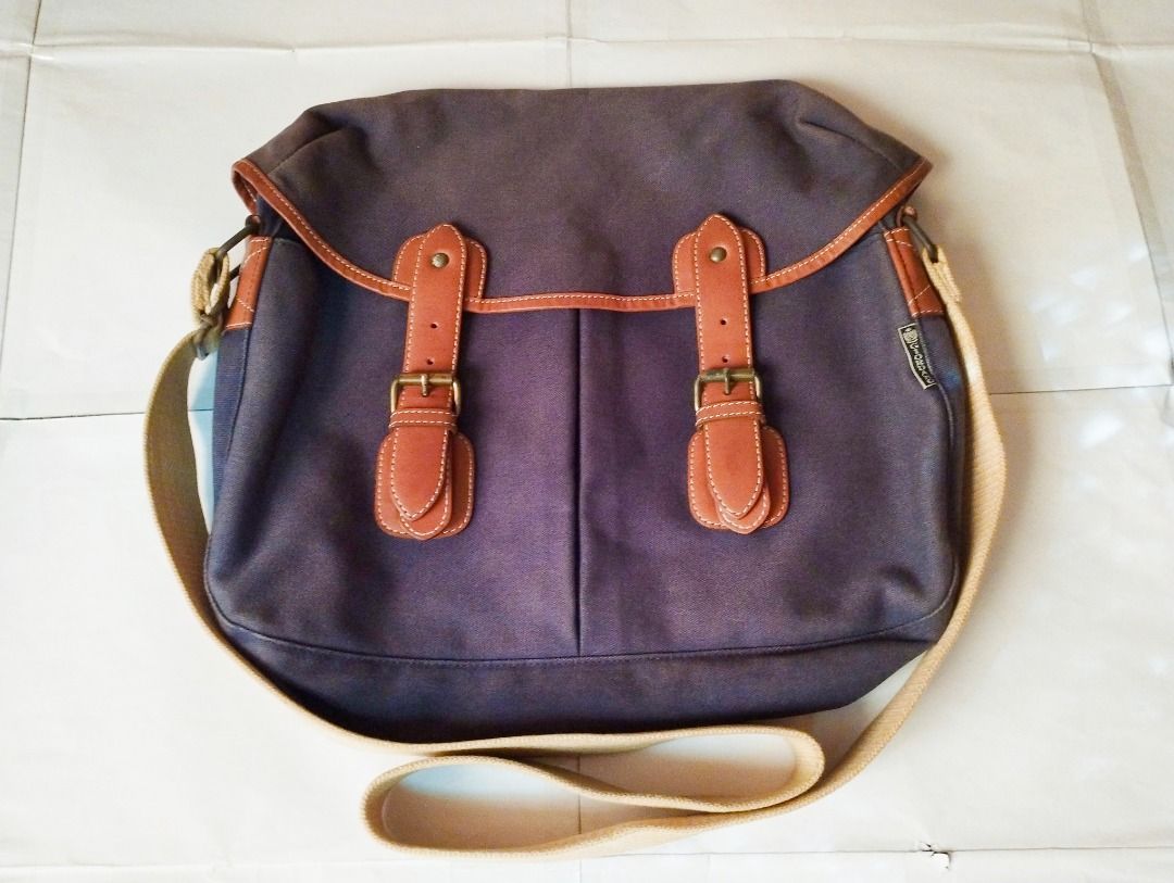 Giordano deals sling bag
