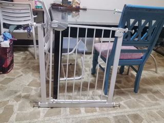Chelino retractable safety gate top