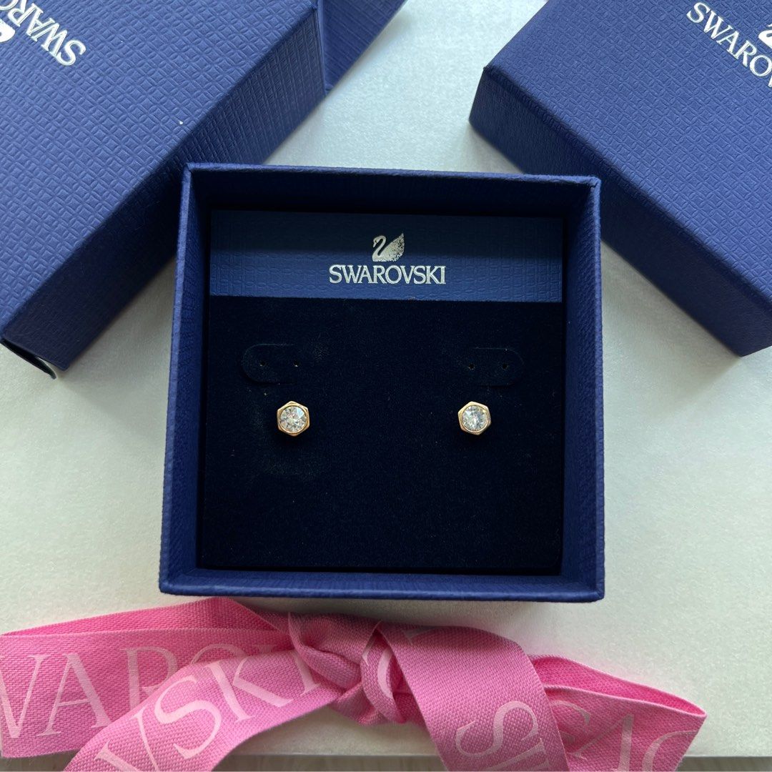 SWAROVSKI STUD EARRINGS (Category: Earrings) located in Paranaque City. Submitted by pattypops (Listing ID 1283221295, Image 3). Description: - 6,950 SRP - brand new!! - THE PERFECT VALENTINE’S GIFT .
