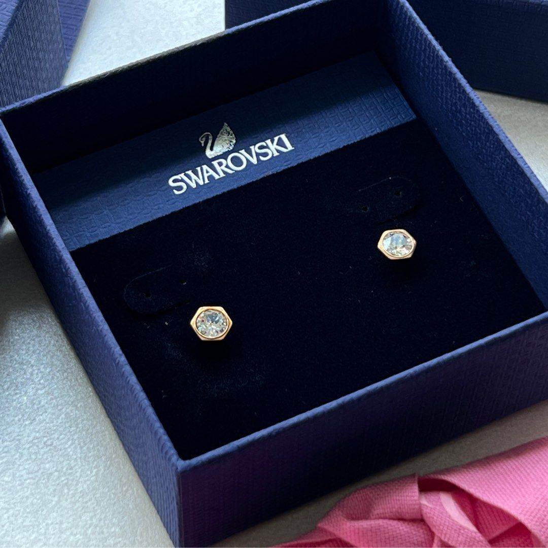 SWAROVSKI STUD EARRINGS (Category: Earrings) located in Paranaque City. Submitted by pattypops (Listing ID 1283221295, Image 1). Description: - 6,950 SRP - brand new!! - THE PERFECT VALENTINE’S GIFT .