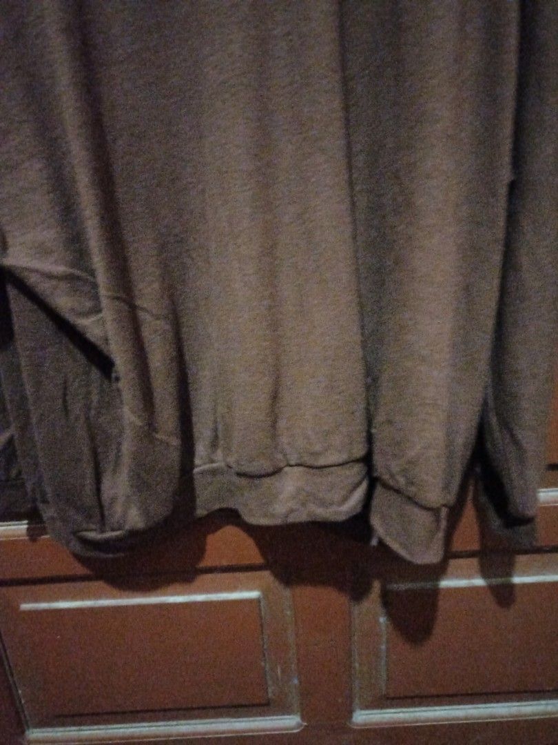 Sweaters Brown (Category: Coats, Jackets and Outerwear) located in Port Dickson. Submitted by emipreloved_99 (Listing ID 1283176073, Image 2). Description: -wanna clear wardrobe -just byr postage rm8+ charge rm2(minyak kereta etx) -ask for measurement just in case -siapa cepat dia dpt. who's pay first gets it first -any stain/kekotoran if ada akan diberitahu oleh seller. -more pic/detail ask je seller. seller baik jgn bimbang🤣 *not quite sure th
