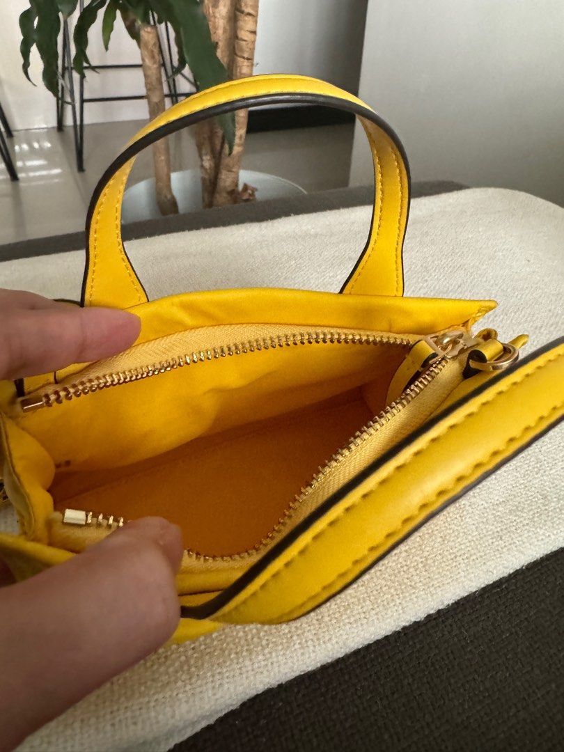 Tory Burch Micro Ella Tote (Category: Luxury Bags & Wallets) located in Mandaluyong City. Submitted by nanaynirj (Listing ID 1283180048, Image 2). Description: .