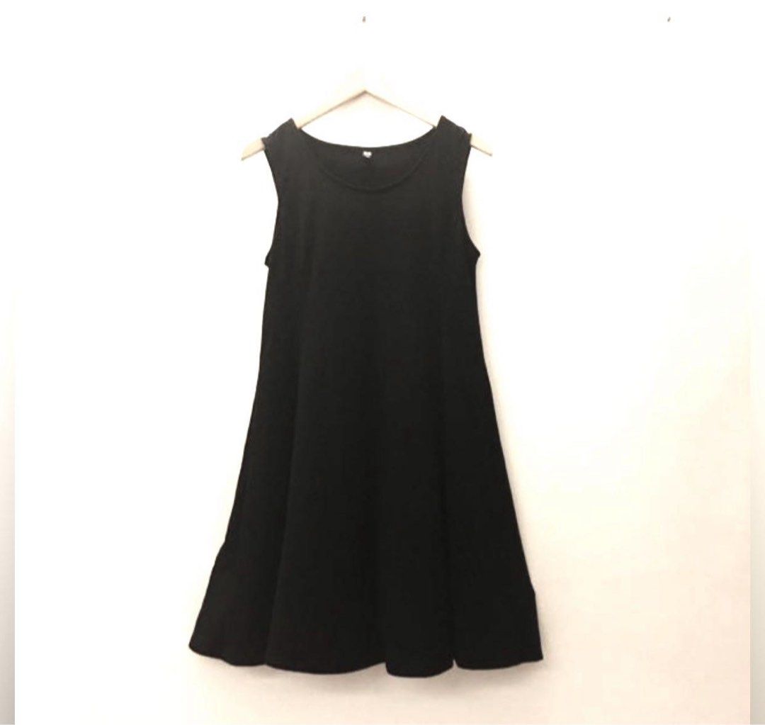 Uniqlo Women Sleeveless Fit And Flare Dress, Women's Fashion, Dresses &  Sets, Dresses on Carousell